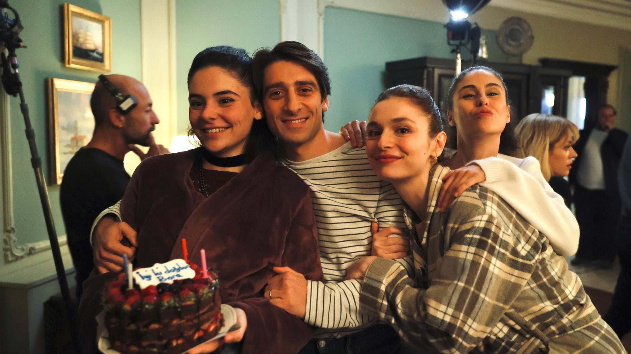 Bora Akkaş’a Veliaht Setinde Sürpriz Kutlama! (2)