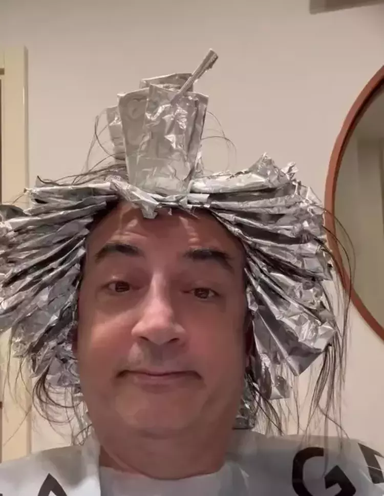 Çelik Saç Boyatırken Sordu “Zorluk Sadece Kadınlara Mı Ait (1)