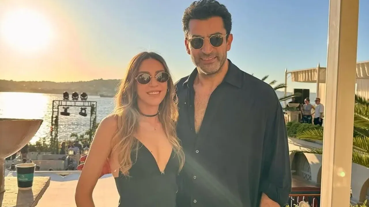 Kenan İmirzalıoğlu Ve Sinem Kobal El Ele! (1)