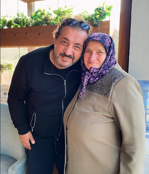 Şef Mehmet Yalçınkaya’nın Annesini Görenler Şaşkına Döndü!