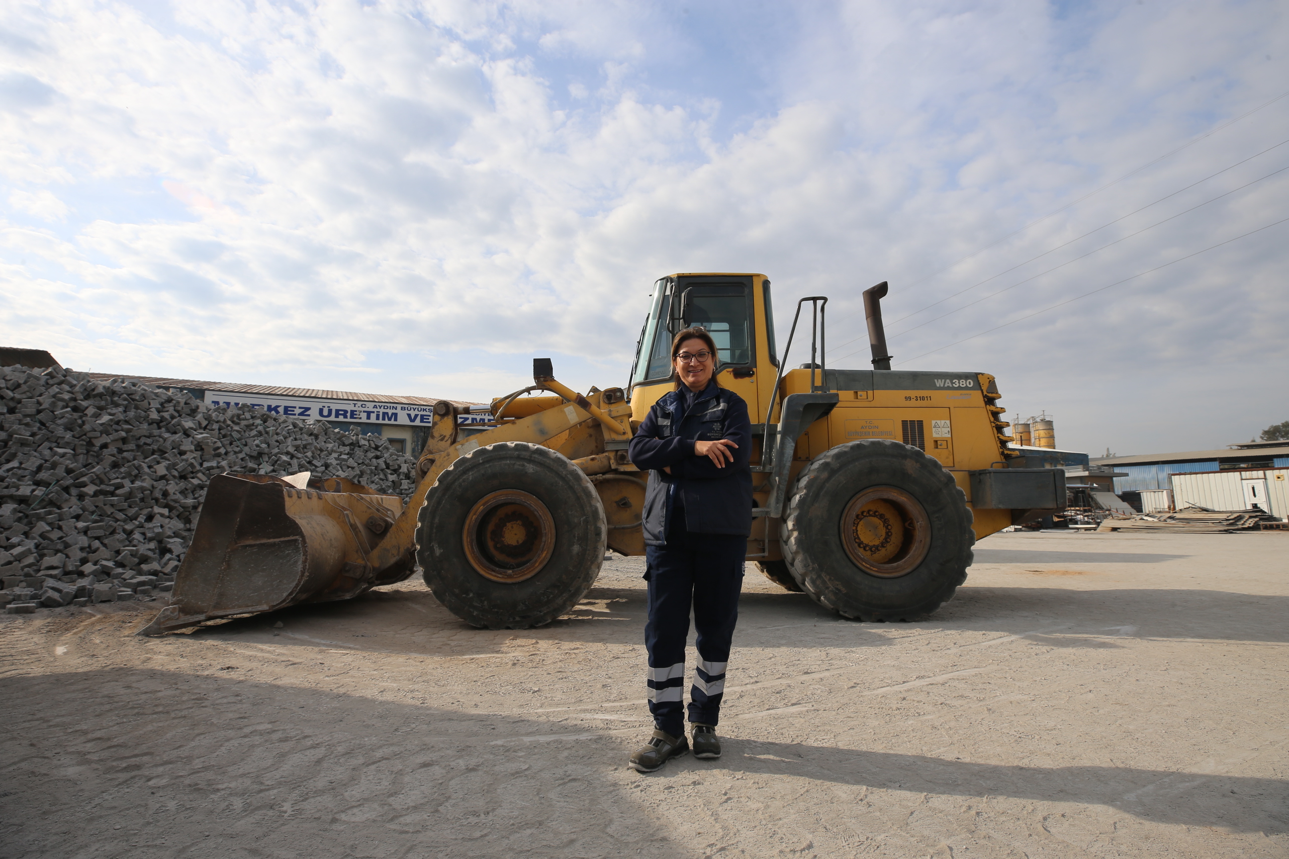 A A 20251127 39819465 39819462 K O C A S I V E O G L U N U N K A R S I C I K M A S I N A R A G M E N D O Z E R O P E R A T O R U O L D U