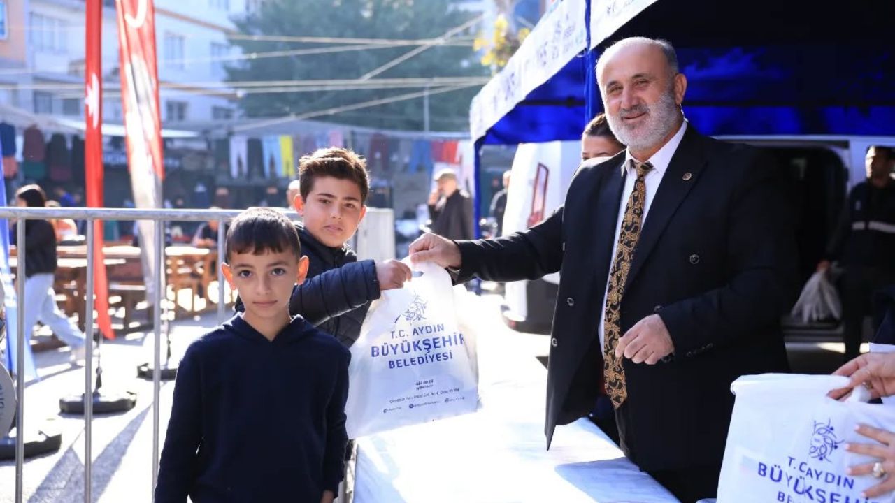 Ata Tohumları İncirliova Cumhuriyet Meydanı’nda Üreticiyle Buluştu