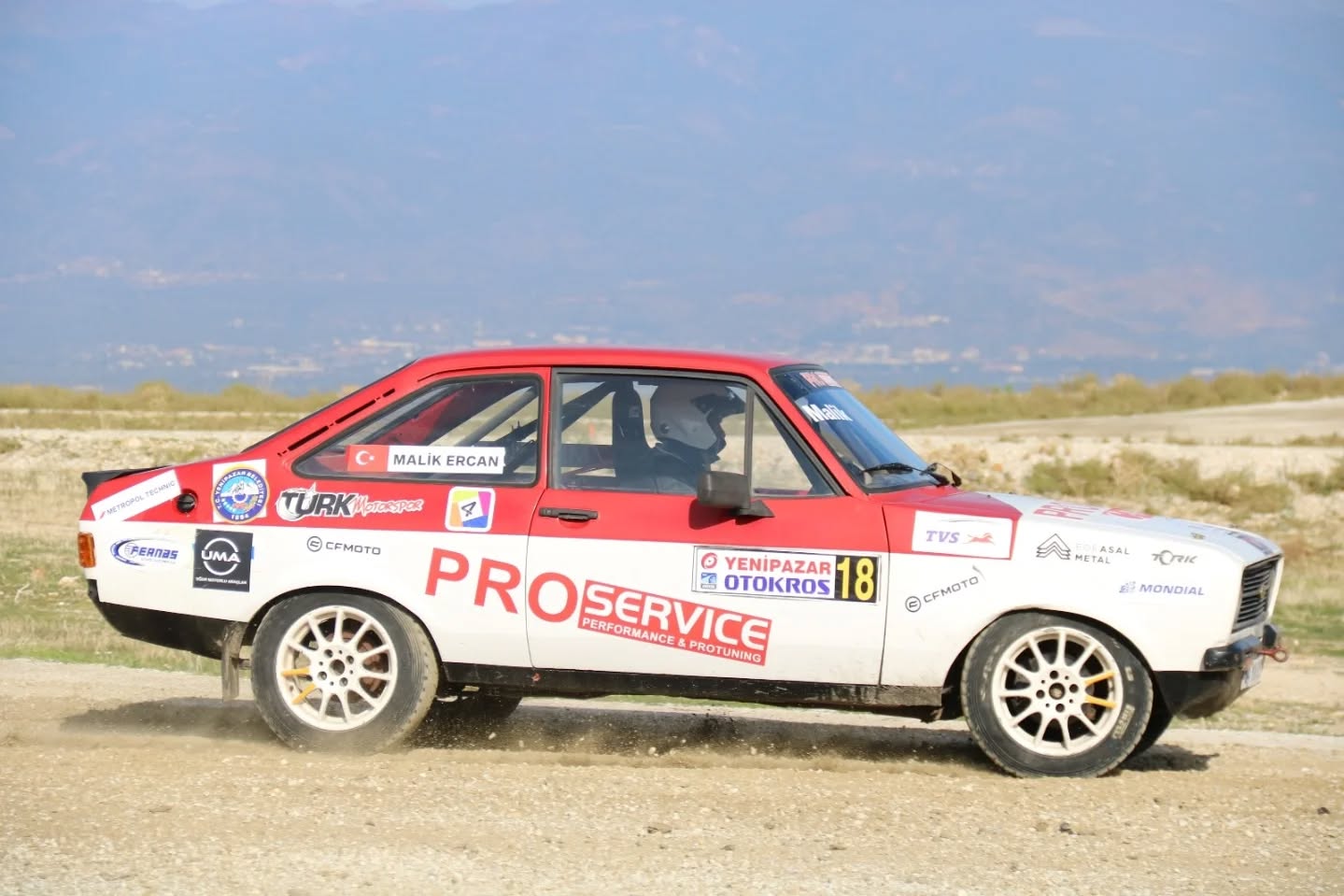 Başkan Ercan, Efsane Otomobille Pistin Tozunu 2