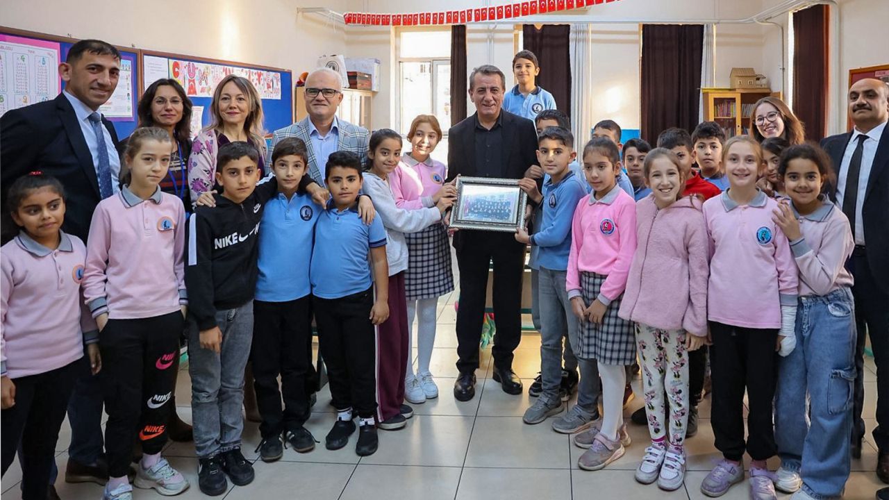 Başkan Yetişkin Yıllar Sonra Sırasına Oturdu