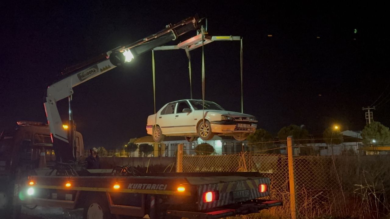 Efeler’de Araç Kanala Devrildi 2 Yaralı1