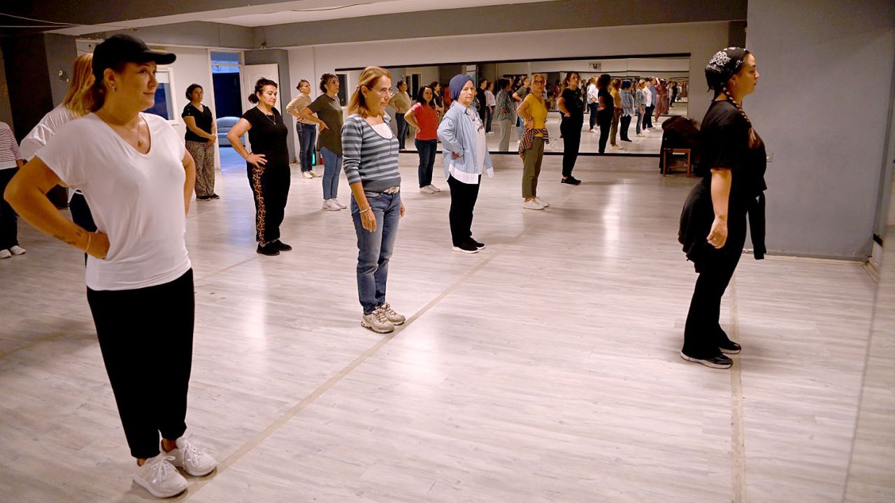 Kuşadası’nda Kültürel Buluşma Noktası Halk Dansı Kurslarına Rekor Ilgi 2