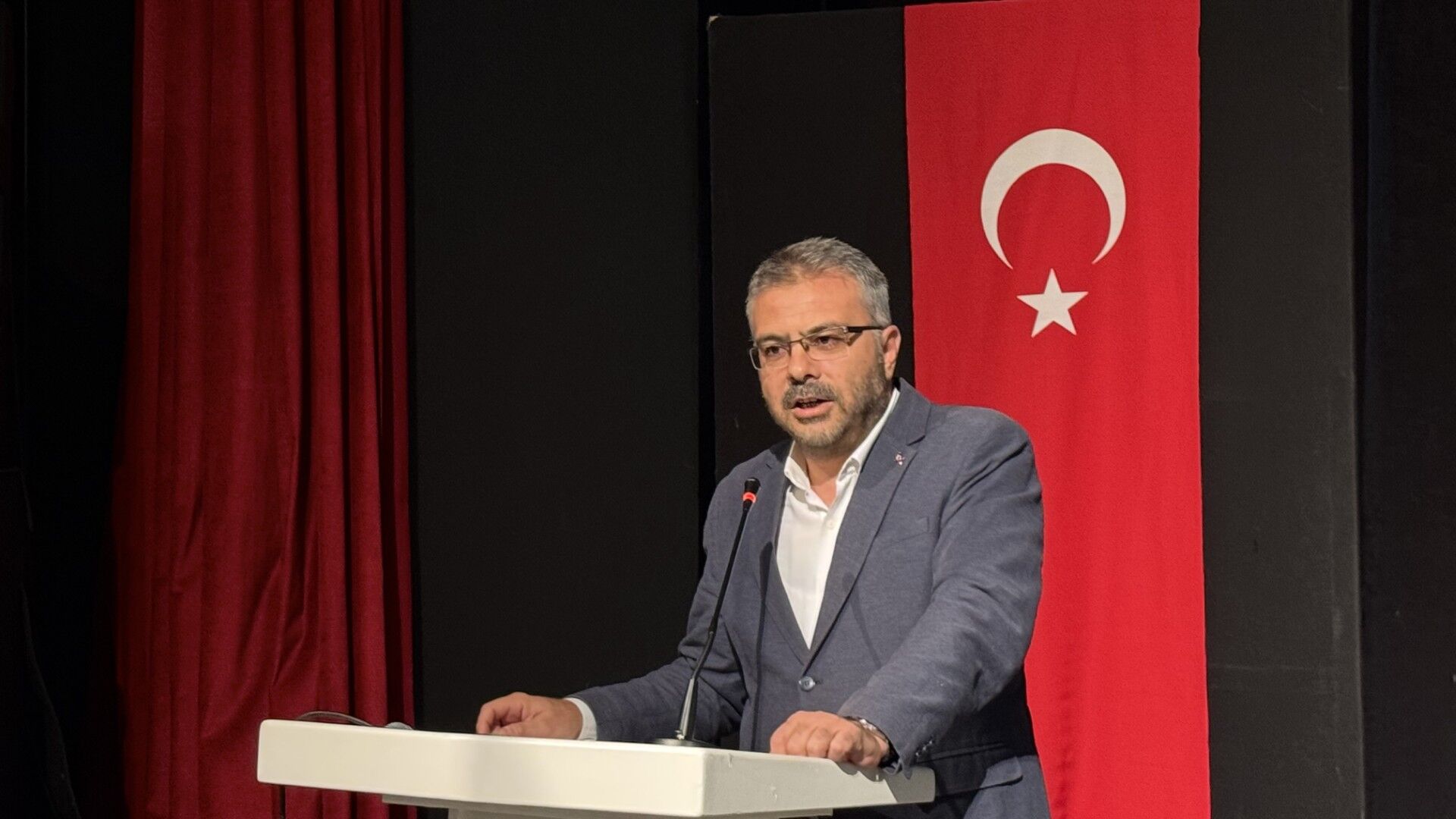 Özmen: Öğretmenlerimiz güçlü yarınlarımızın mimarlarıdır
