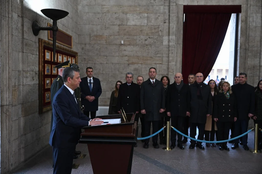 Aa 20251206 39905836 39905831 Chp Genel Baskani Ozel Yeni Pm Ve Ydk Uyeleriyle Anitkabiri Ziyaret Etti