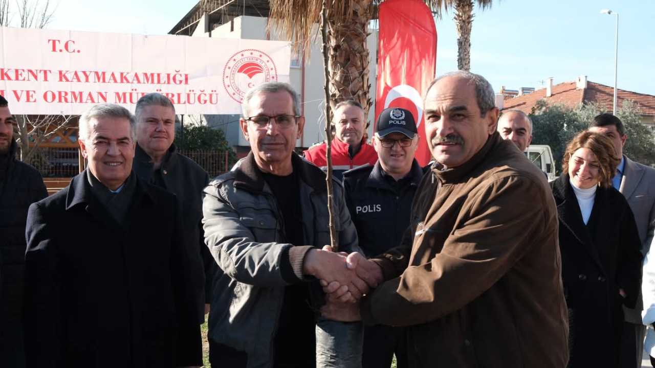 Buharkentli Üreticilere Fidan Desteği2