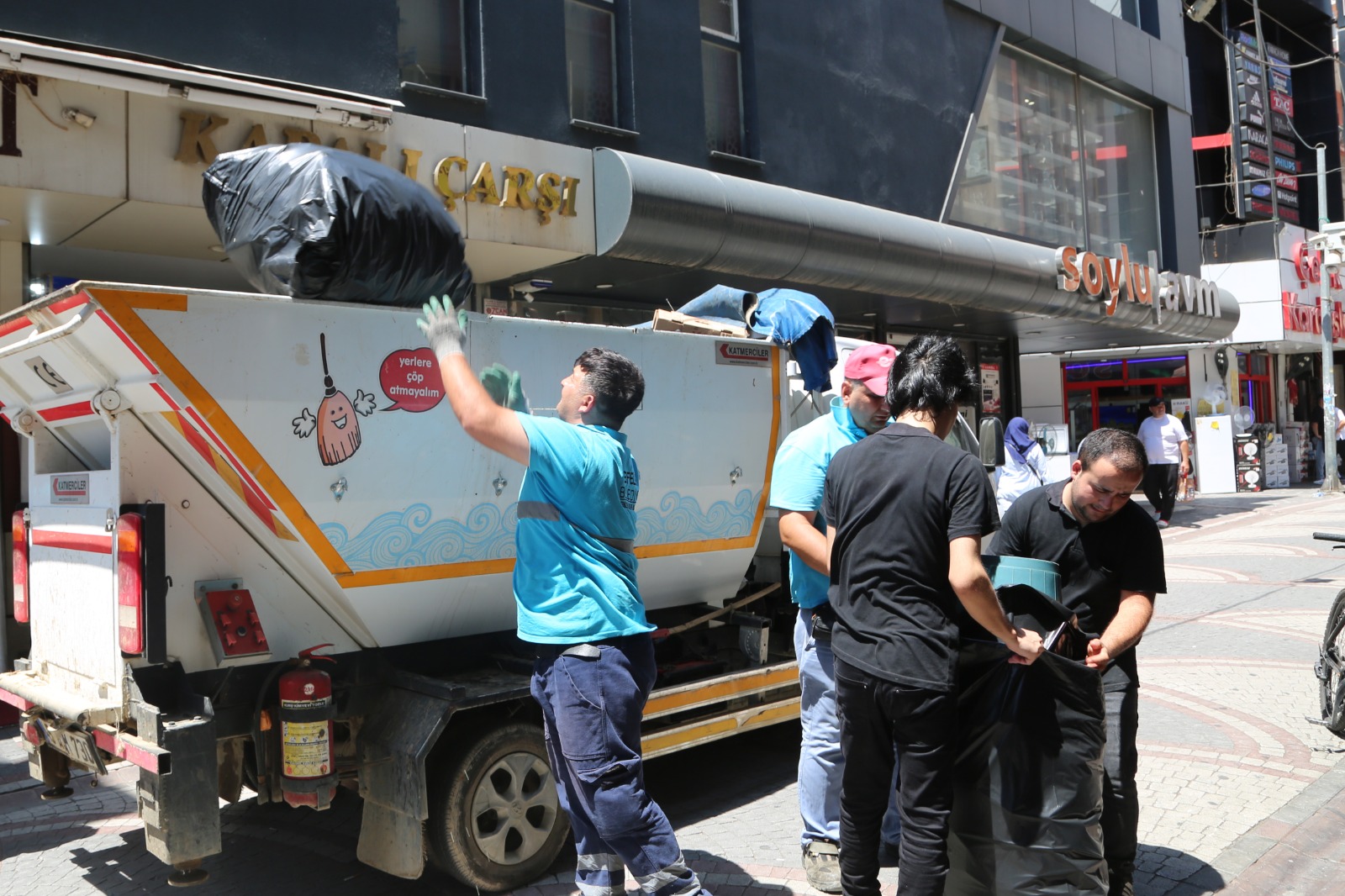 Efeler’de Temizlik Ve Yeşil Alan Atağı (2)