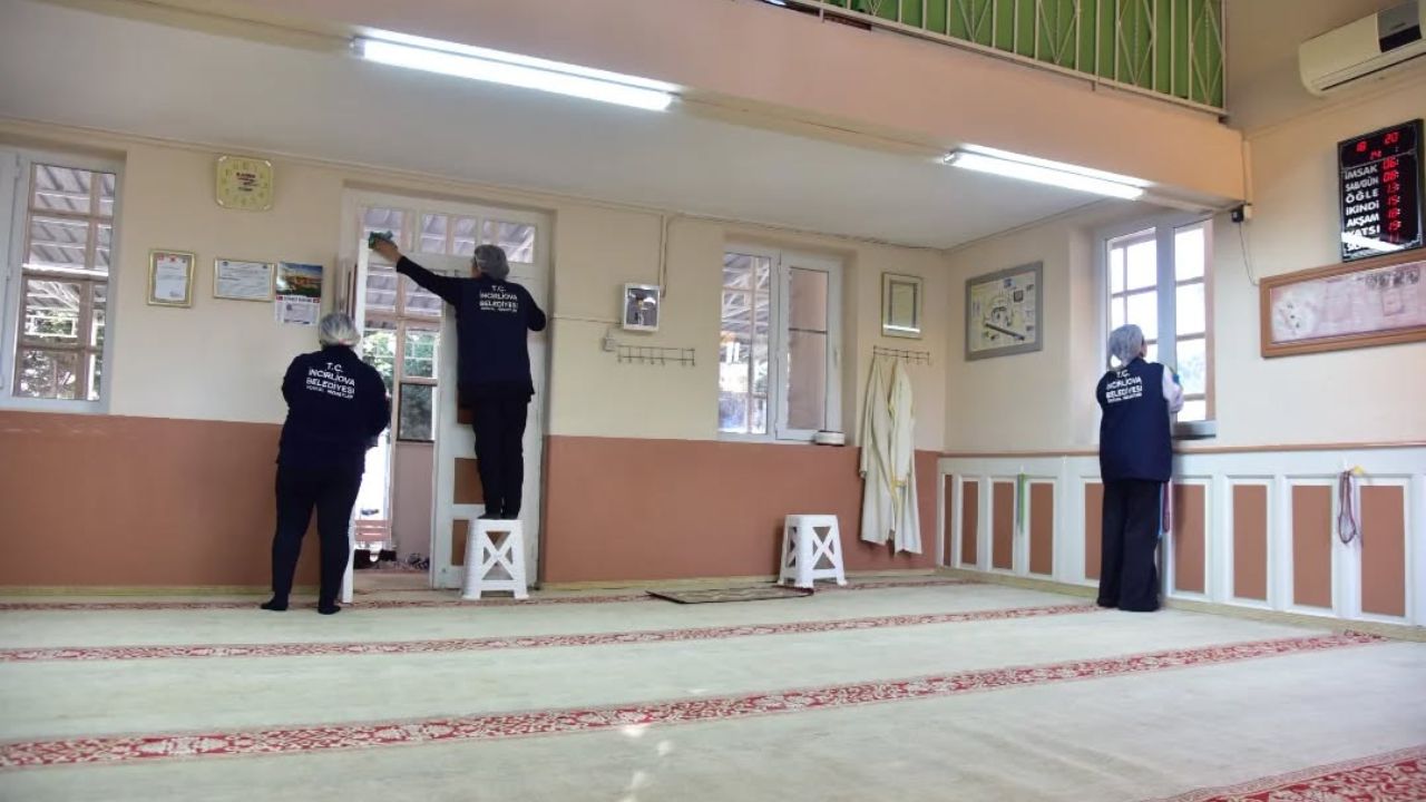 İncirliova Belediyesi’nden Camilerde Kapsamlı Temizlik Çalışması 1