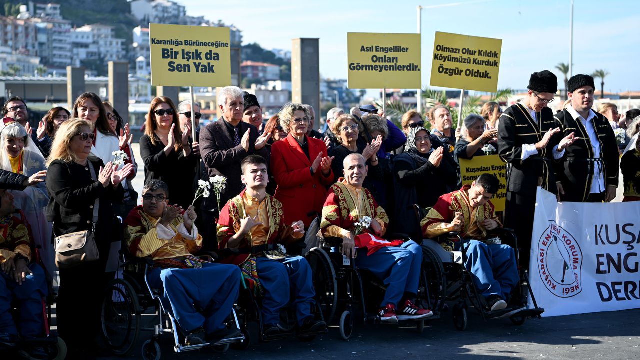Kuşadası’nda 3 Aralık Dünya Engelliler Günü Kortej Ve Gösterilerle Kutlandı