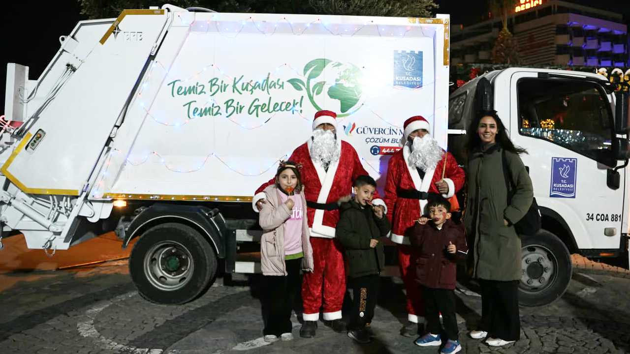 Kuşadası’nda Noel Babalı ‘Çevre’ Farkındalığı1