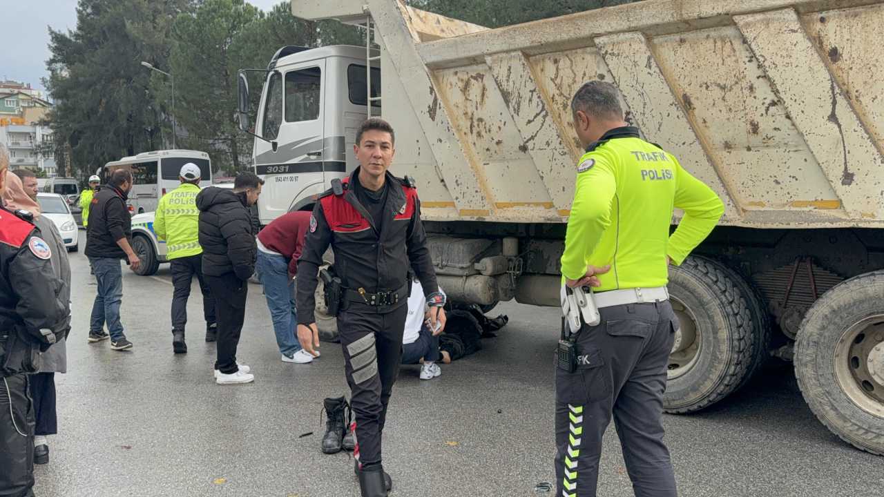 Motosiklet Ile Kamyonun Çarpıştığı Olayda Bir Kişi Yaralandı2