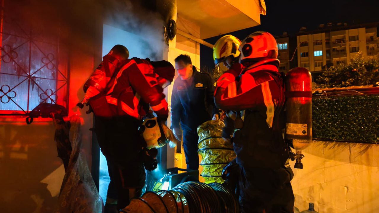 Nazilli’de Korkutan Yangın Bir Ev Kullanılamaz Hale Geldi 1