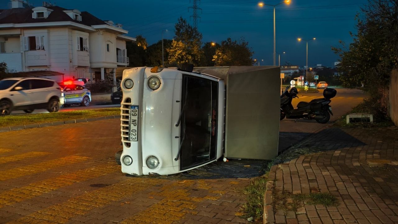 Nazilli’de Trafik Kazası Tır Ve Kamyonet Çarpıştı-1