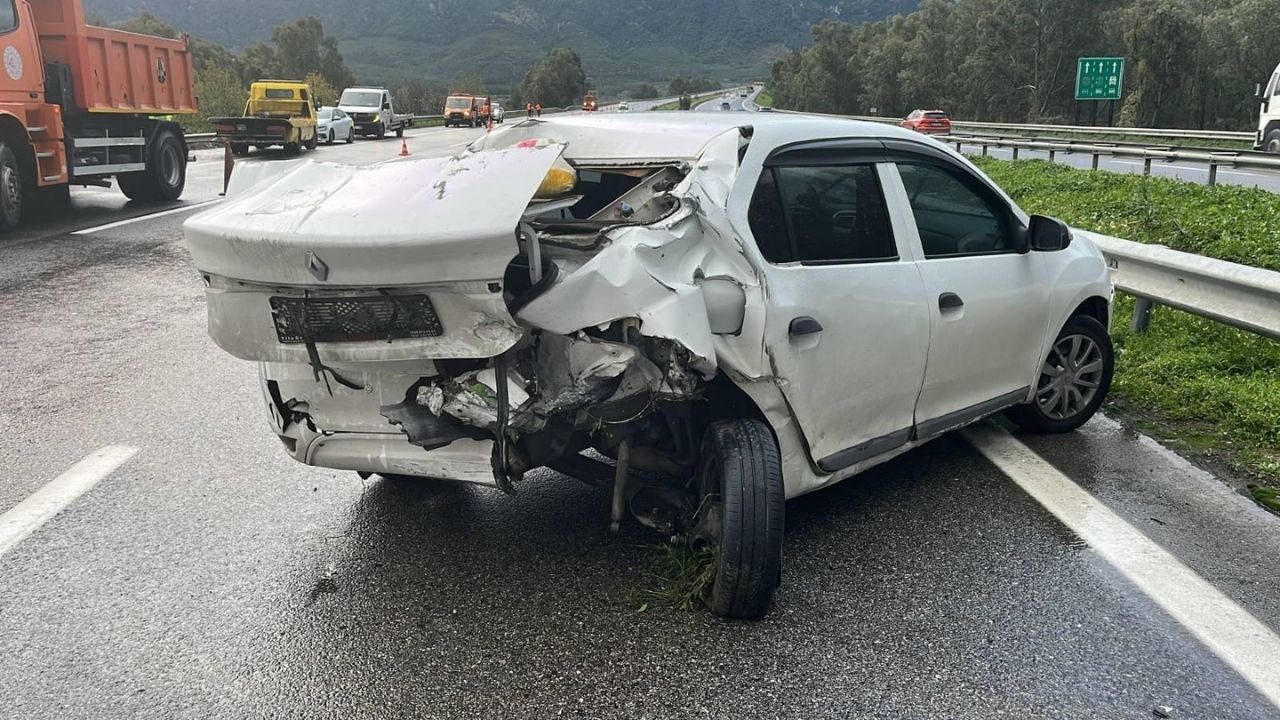 Otoyolda Zincirleme Kaza 4 Kişi Yaralandı3D