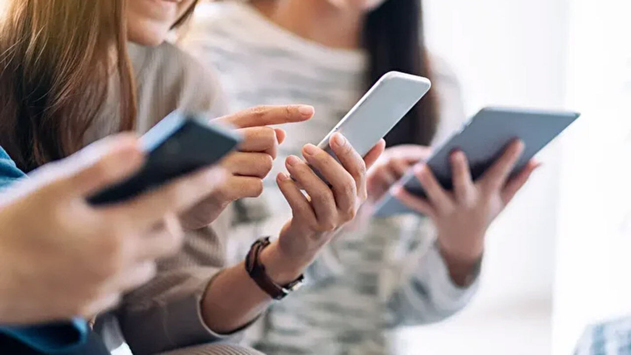Tek Bir Şartla Iphone Ve Samsung Yarı Fiyatına Satılacak!