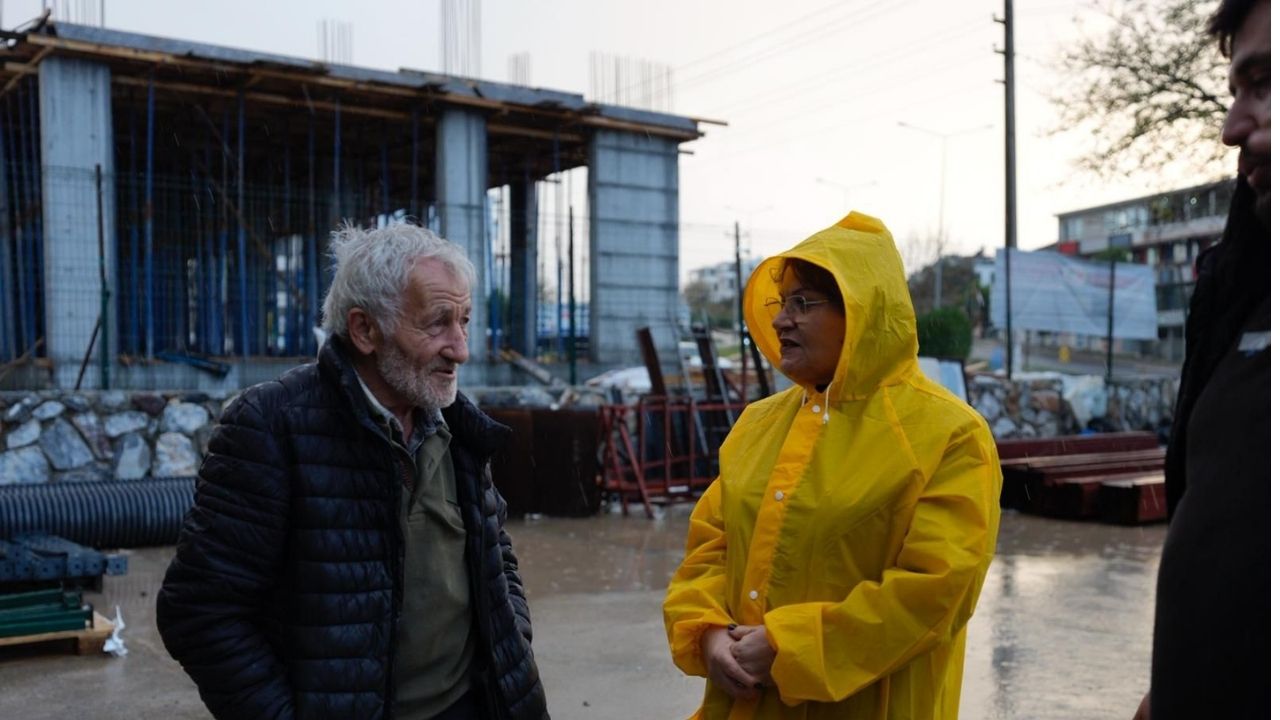Yağış Didim’i Vurdu! Başkan Gençay Sahaya Indi3