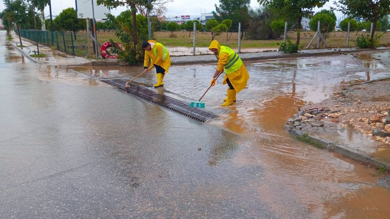 Yağış Didim’i Vurdu! Başkan Gençay Sahaya Indi45