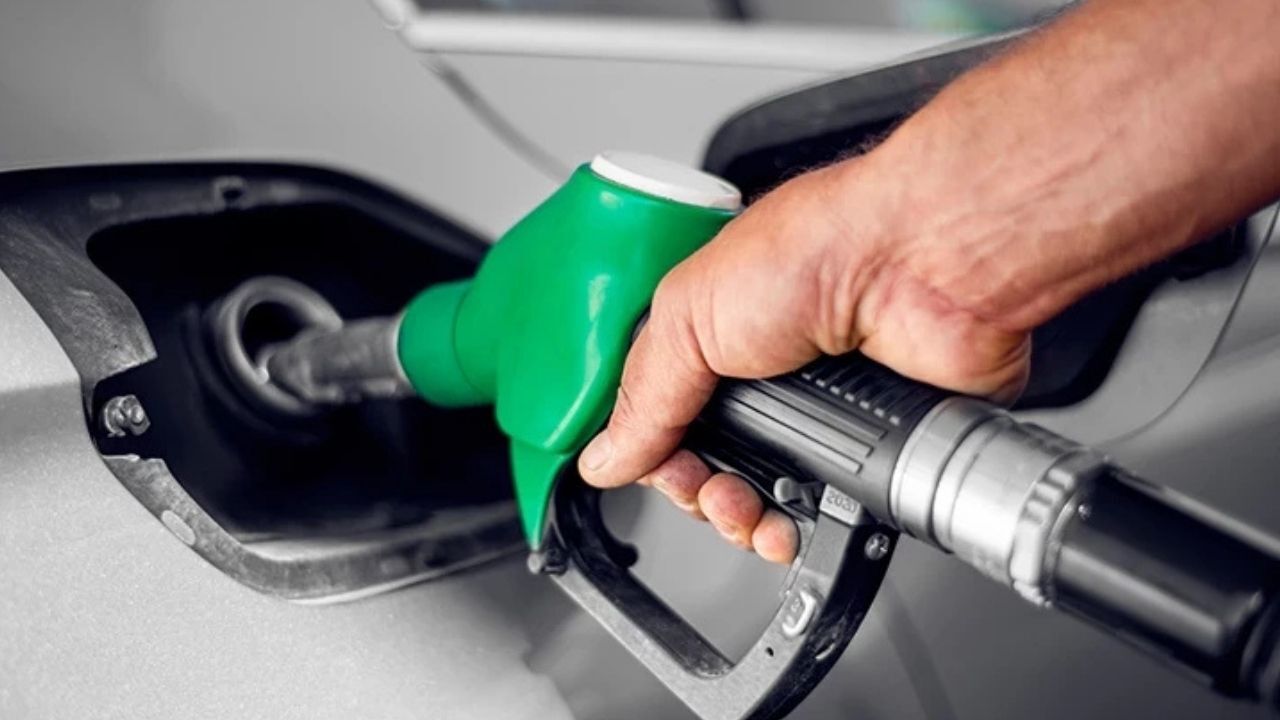 Akaryakıtta yeni tarife bu gece devreye giriyor. İşte benzin ve motorindeki yeni fiyatlar