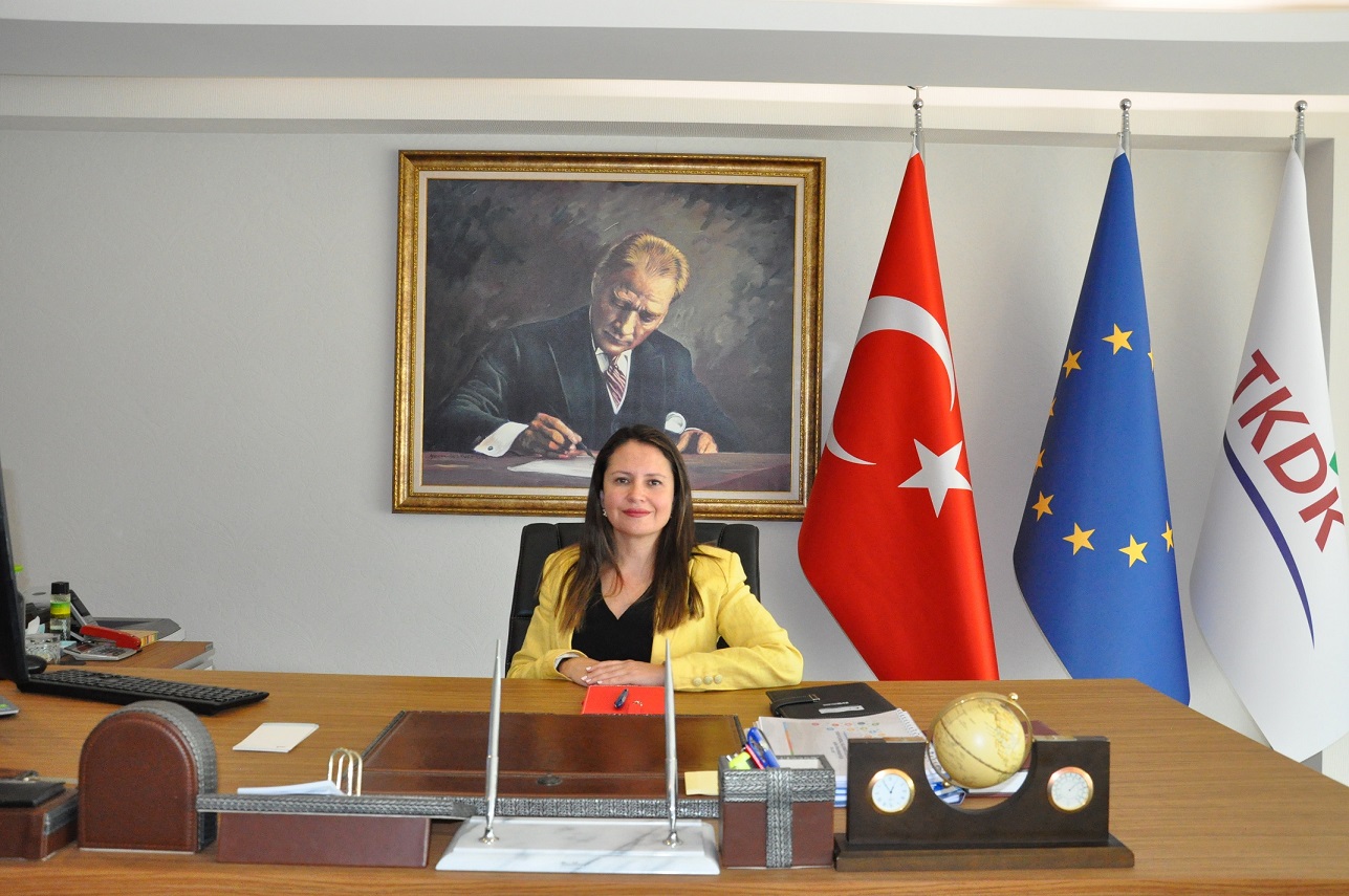 Arzu Akar Makam Fotoğrafı Düşük