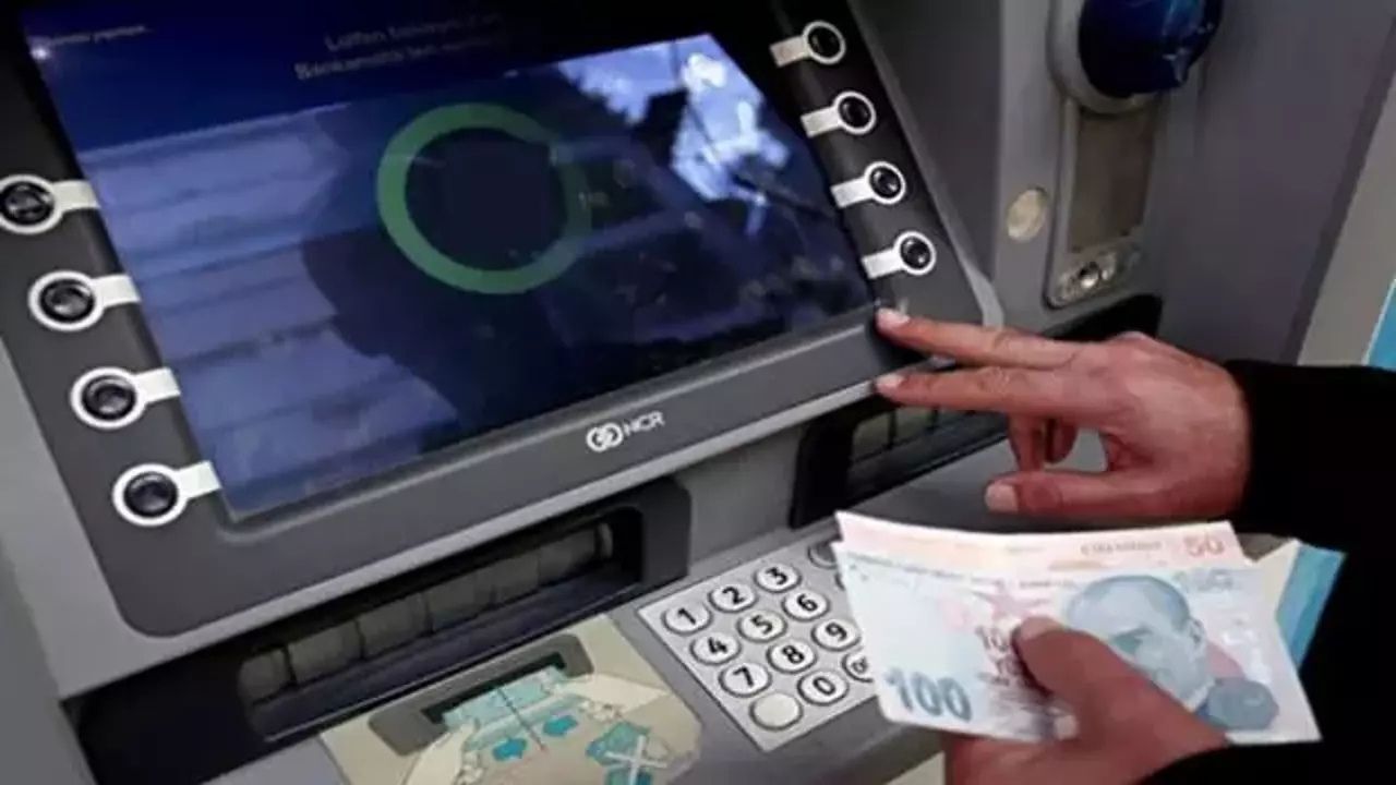 Atm'den Para Çekenlere 15 Saniye Bekleyin Uyarısı Yapıldı!
