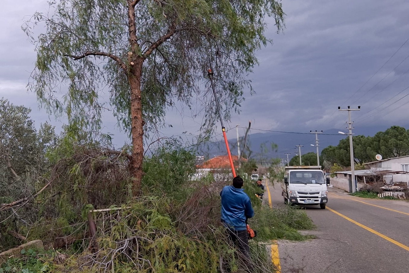 Efeler Belediyesi Olumsuz Havaya Karşı Sahada (2)