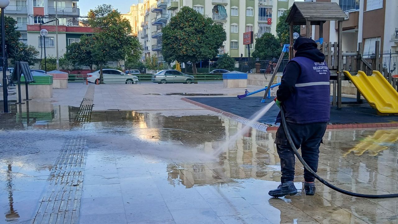 Efeler’de Parklar Pırıl Pırıl Oldu 1