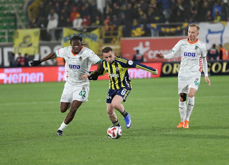 Fenerbahçe, Deplasmanda Corendon Alanyaspor'u Mağlup Etti 3 24