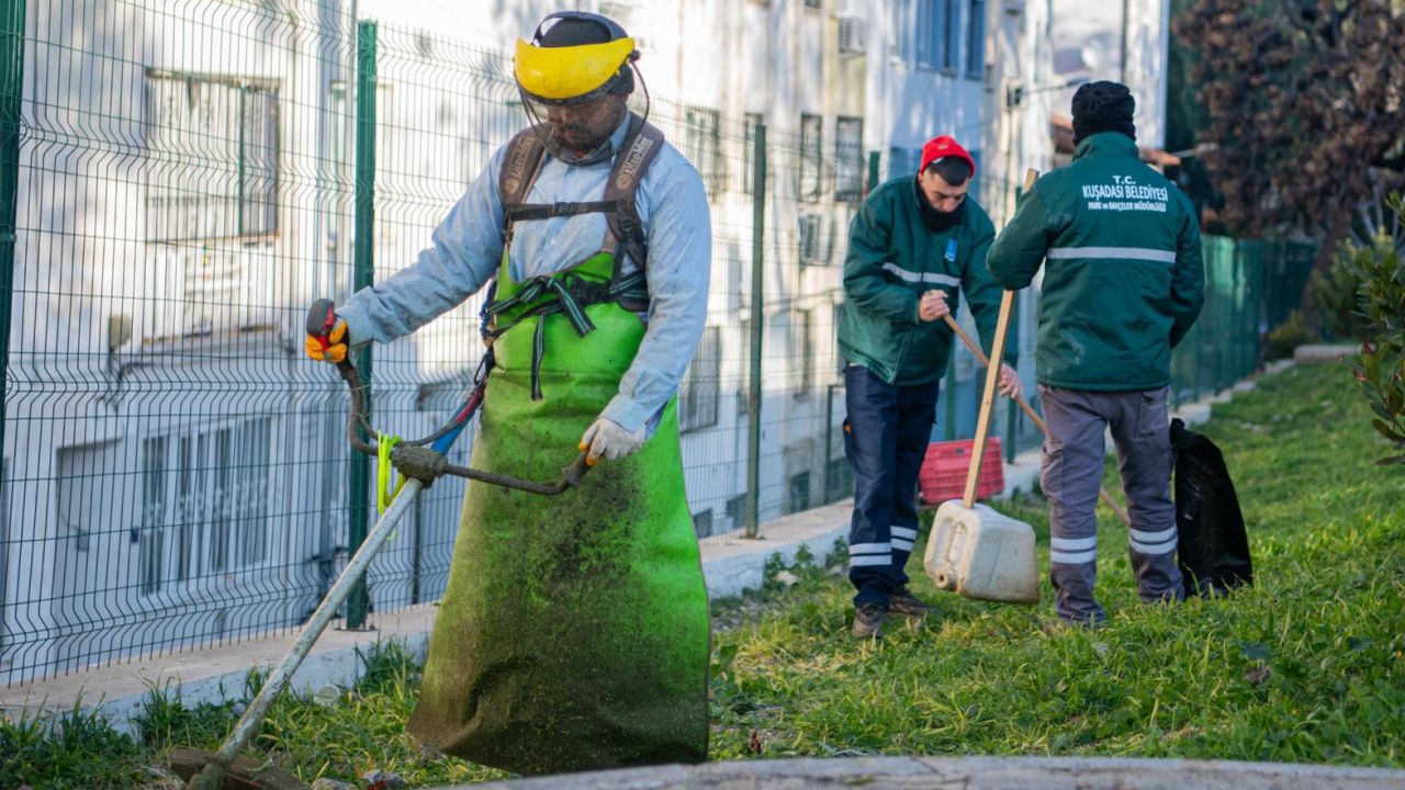 İhmal Edilen Parklara Kuşadası Belediyesi’nden Bakım Hamlesi2