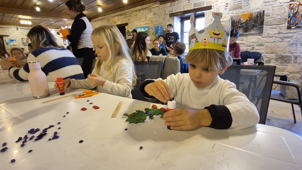 Kuklalar Sahne Aldı, Minikler Hayal Dünyasına Daldı3