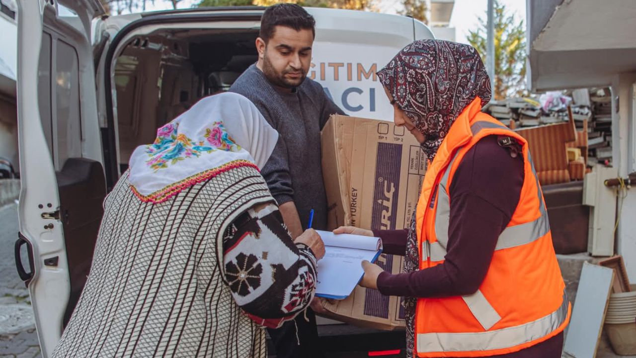 Kuşadası Belediyesi’nden Ihtiyaç Sahibi Ailelere Soba Yardımı 1