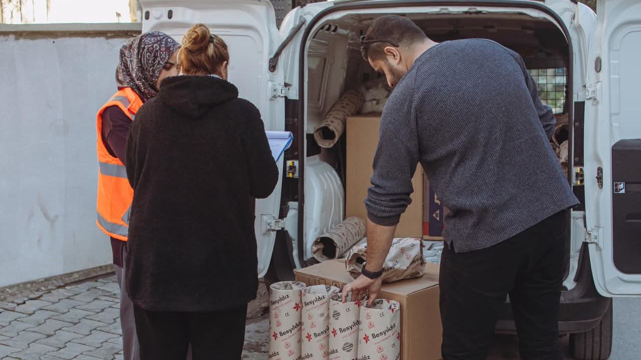 Kuşadası Belediyesi’nden Ihtiyaç Sahibi Ailelere Soba Yardımı 2