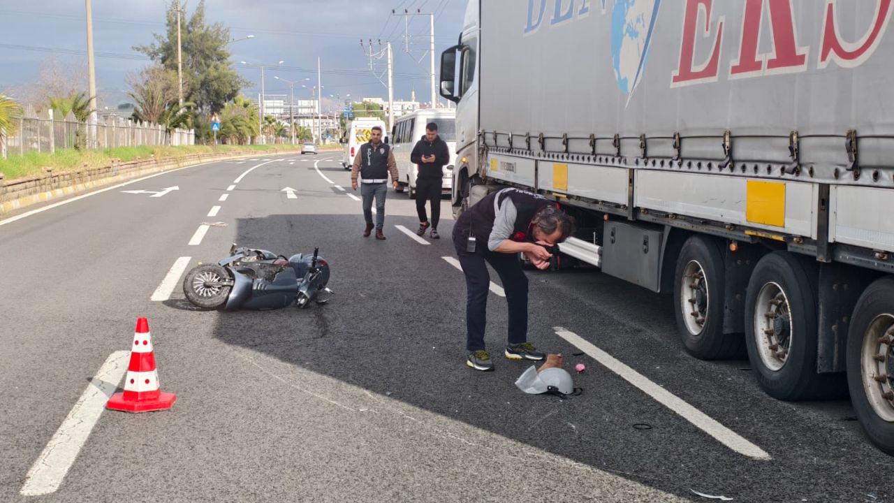 Nazilli'de Motosiklet Tıra Arkadan Çarptı2