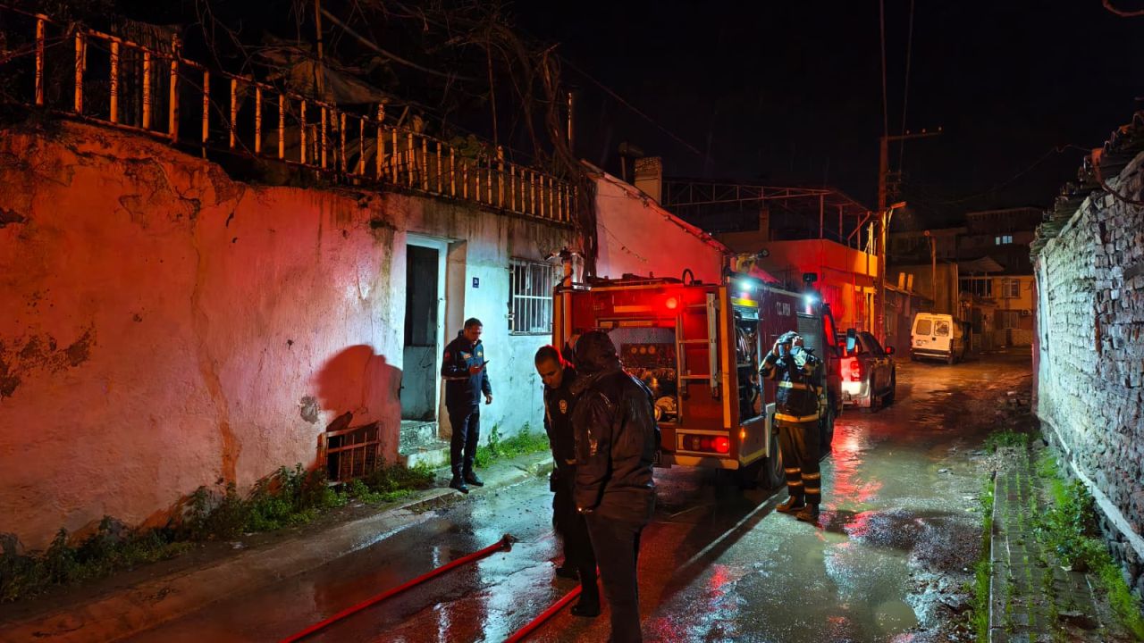 Nazilli’de Yangın Tek Katlı Ev Alevlere Teslim Oldu 2