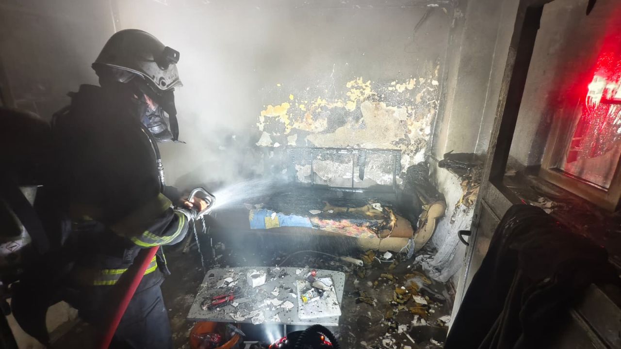 Nazilli’de Yangın Tek Katlı Ev Alevlere Teslim Oldu 4