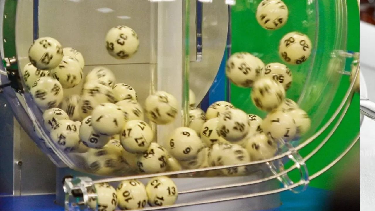 22 yıldır aynı numaraları oynayan adam piyangoyu kazandı!