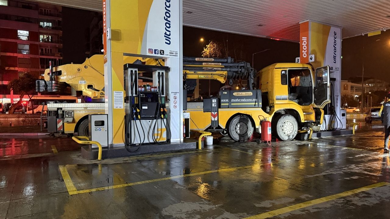 Aydın’da Vinç Akaryakıt Pompasına Çarptı1