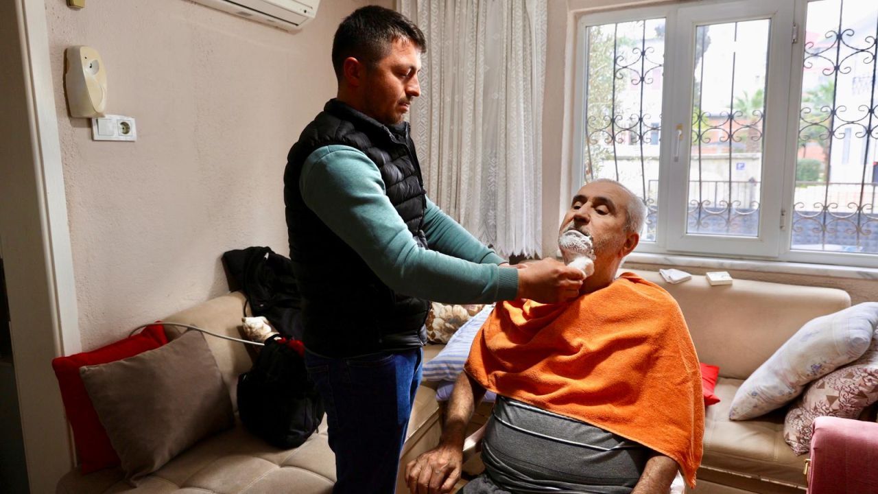 Çine’de ‘Evde Tıraş’ Hizmetleri Büyüklerin Yanında 1