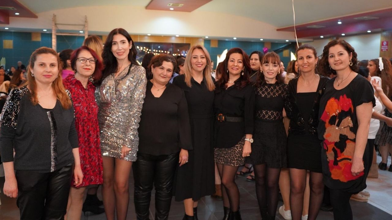 Çineli Kadınlar 90’Lar Gecesinde Buluştu1