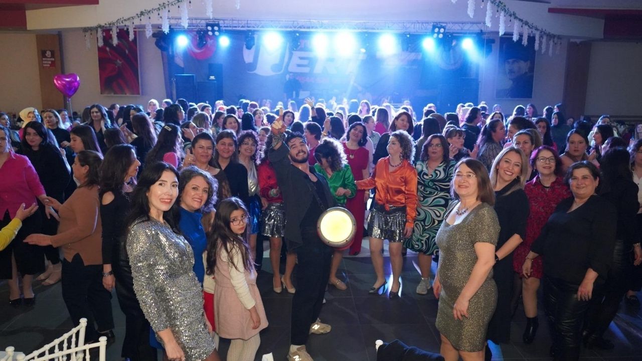 Çineli Kadınlar 90’Lar Gecesinde Buluştu5