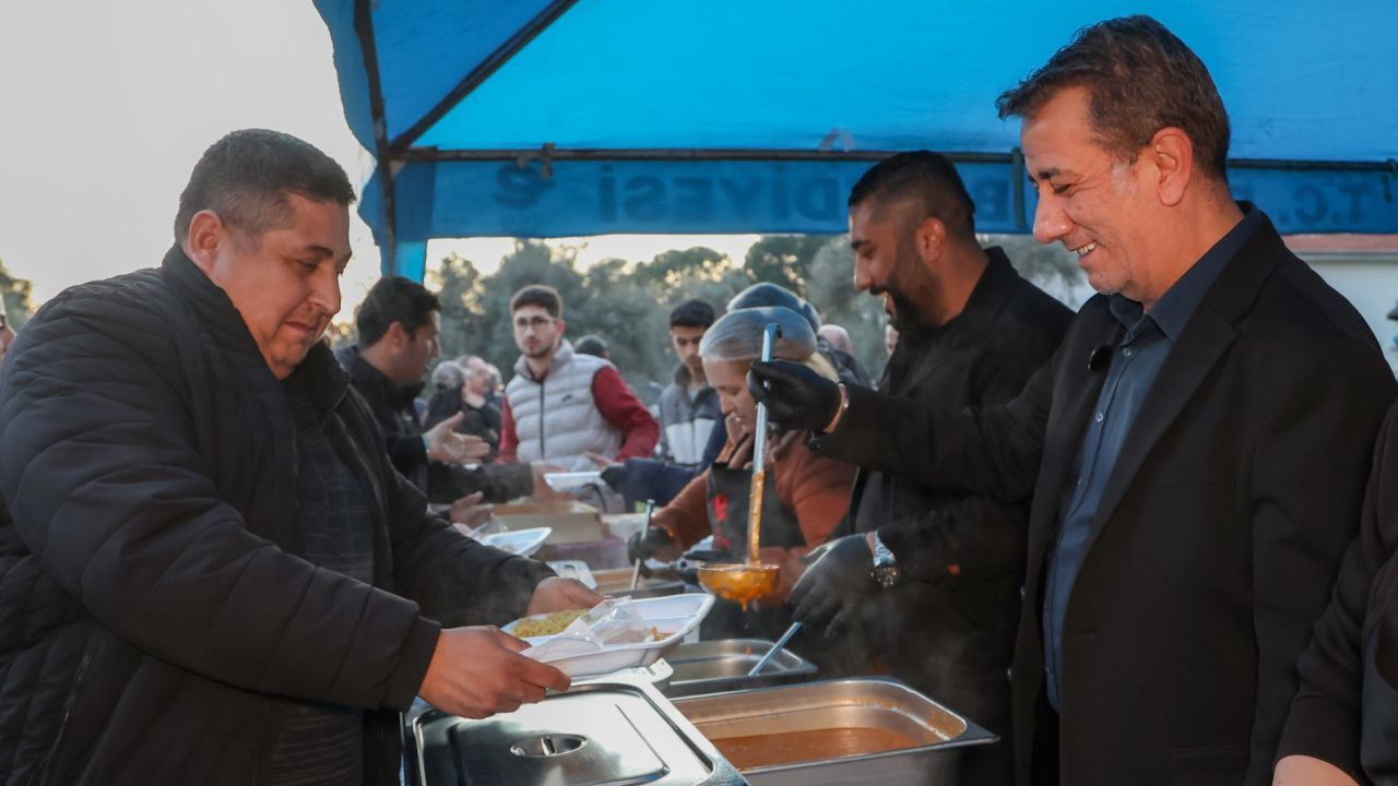 Efeler’de Iftar Sofralarında Binlerce Kişi Ağırlanıyor 4