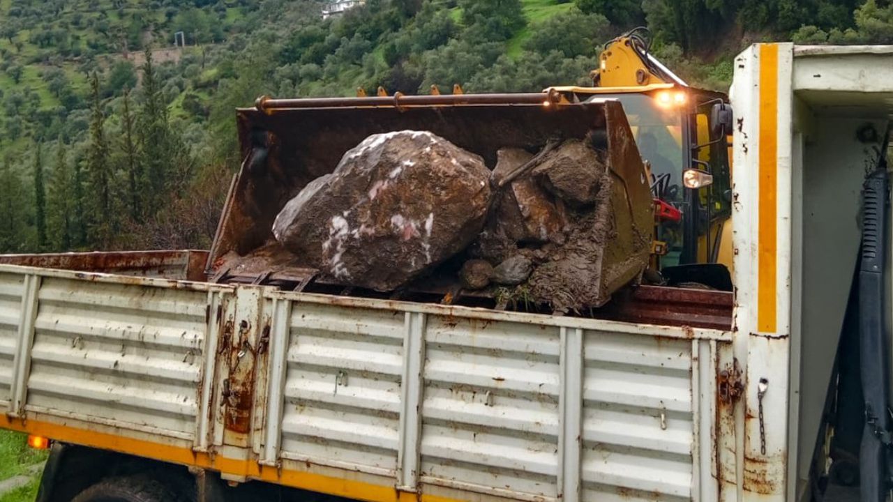 Efeler'in Kırsal Mahallesindeki Kapanan Yollar Ulaşıma Açıldı