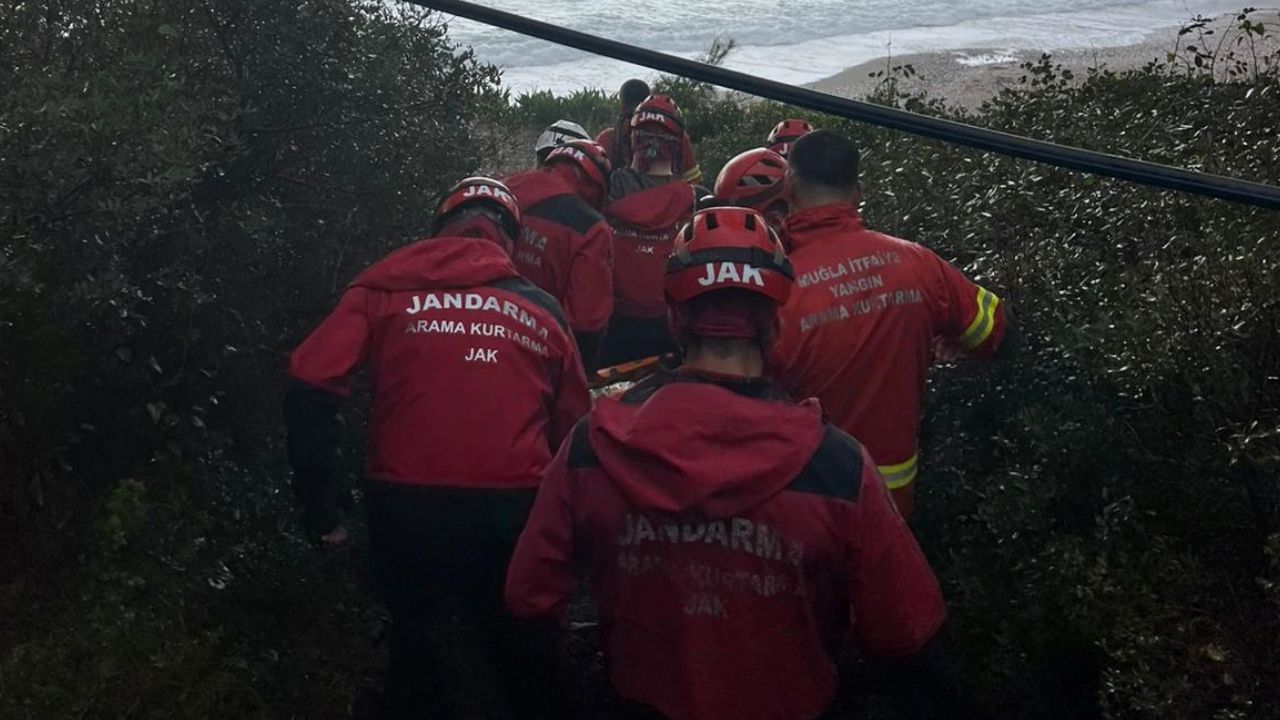 Kayalıklara Yuvarlanan Genç Hastanelik Oldu2