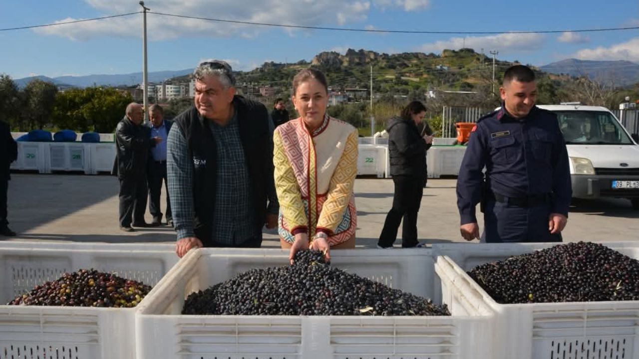 Kaymakam Kan Zeytinyağı Fabrikasını Inceledi 2