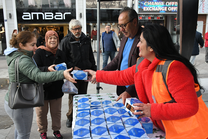 Kuşadası Belediyesi’nden Kandil Simidi Ikramı2-1
