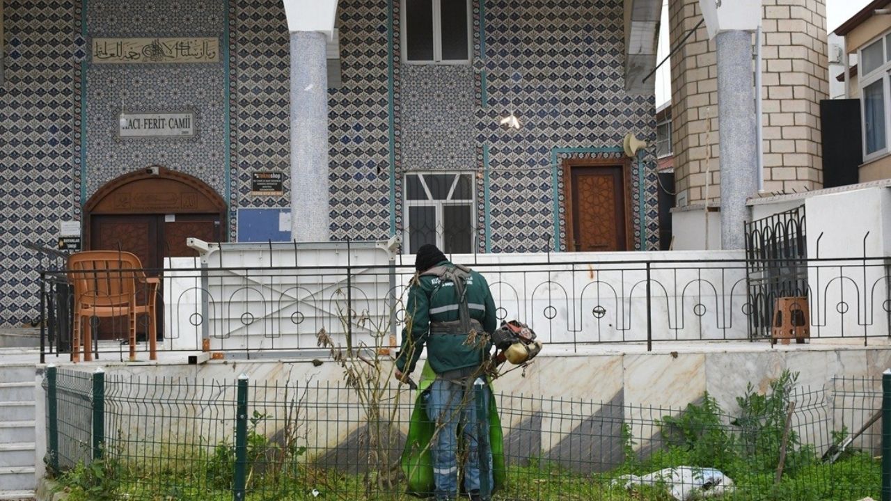 Kuşadası'nda Camilerde Kapsamlı Temizlik Seferberliği 1