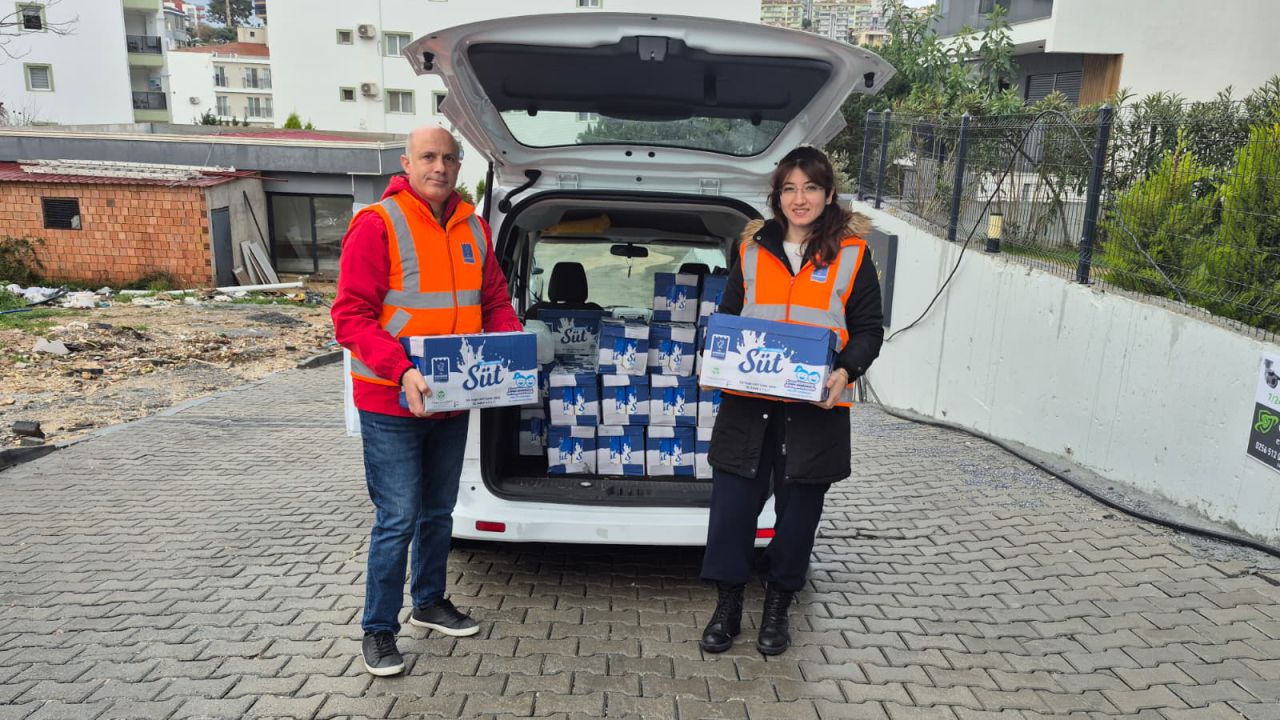 Kuşadası’nda çocuklara süt desteği