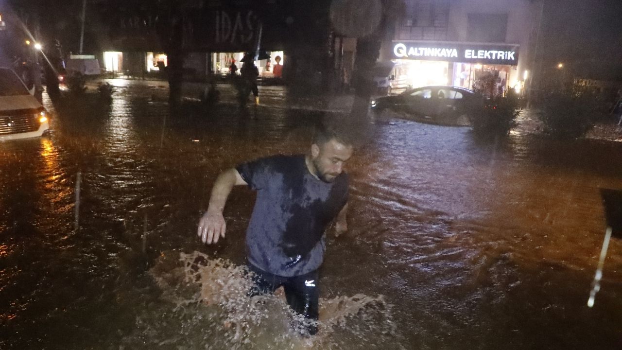 Muğla’da Sel Felaketi Ekipler Müdahale Ediyor2